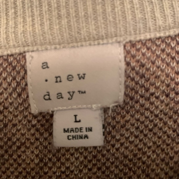 Leopard Print Sweater - Picture 2 of 3